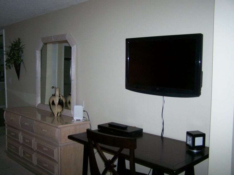 Телевизор в спальне — как установить? 70 фото примеров оформления #44