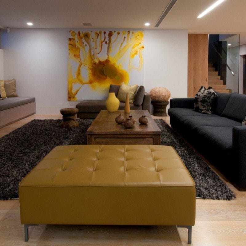 Дизайн гостиной-спальни — как совместить два интерьера? 80 фото необычных идей зонирования. #11