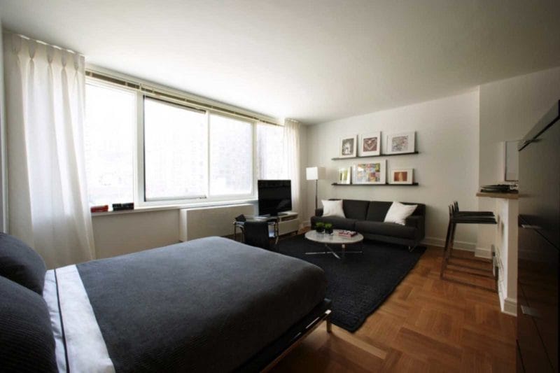 Дизайн гостиной-спальни — как совместить два интерьера? 80 фото необычных идей зонирования. #3