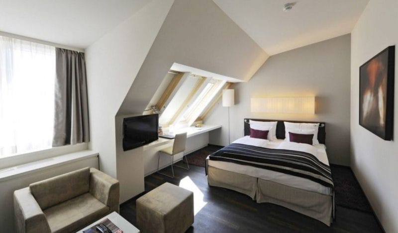 Дизайн гостиной-спальни — как совместить два интерьера? 80 фото необычных идей зонирования. #33