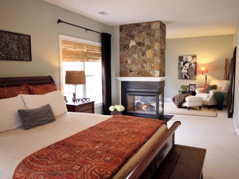 Дизайн гостиной-спальни — как совместить два интерьера? 80 фото необычных идей зонирования. #35