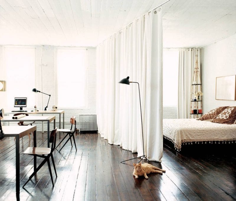 Дизайн гостиной-спальни — как совместить два интерьера? 80 фото необычных идей зонирования. #14