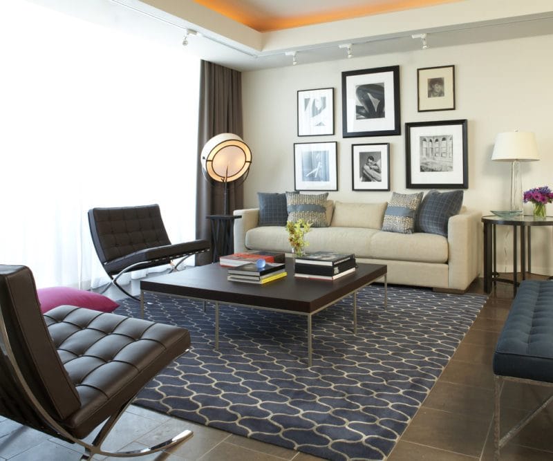 Дизайн гостиной-спальни — как совместить два интерьера? 80 фото необычных идей зонирования. #17