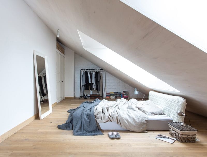 Спальня на мансарде — 70 фото оригинальных идей дизайна. Обзор достоинств такой спальни! #47