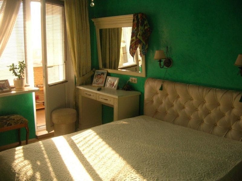 Зеленая спальня: атмосфера уюта и спокойствия. 80 фото вариантов дизайна. #9