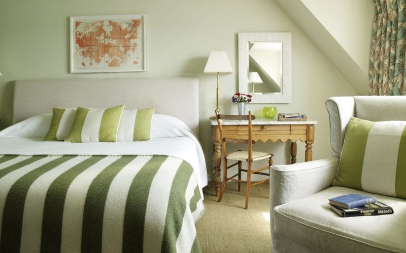 Зеленая спальня: атмосфера уюта и спокойствия. 80 фото вариантов дизайна. #51