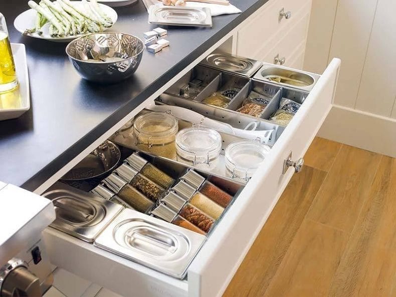 Разнообразие узких кухонных ящиков (100+ фото) #58