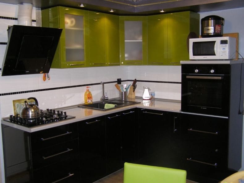 Идеи дизайна кухонь в современных стилях 2022 года (100+ фото) #105