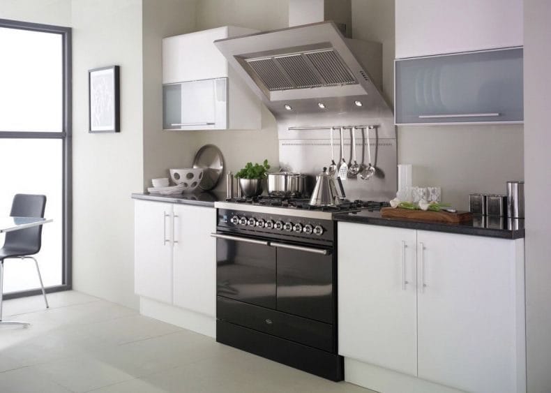 Идеи дизайна кухонь в современных стилях 2022 года (100+ фото) #19