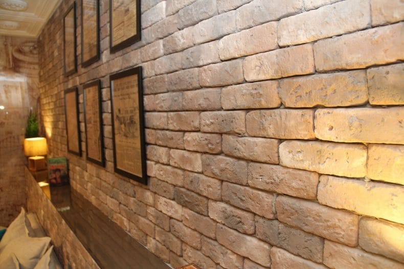 Оформление стен декоративным камнем в интерьере квартиры (100+ фото) #102