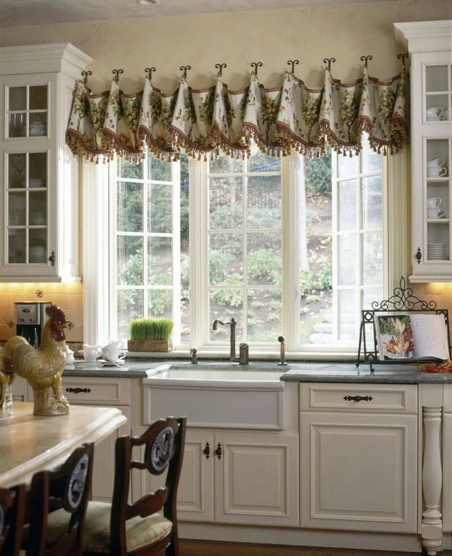 Короткие шторы в дизайне кухни (90+ фото) #3