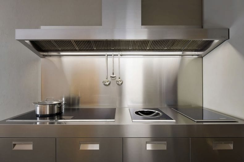 Идеи дизайна кухонь в современных стилях 2022 года (100+ фото) #75