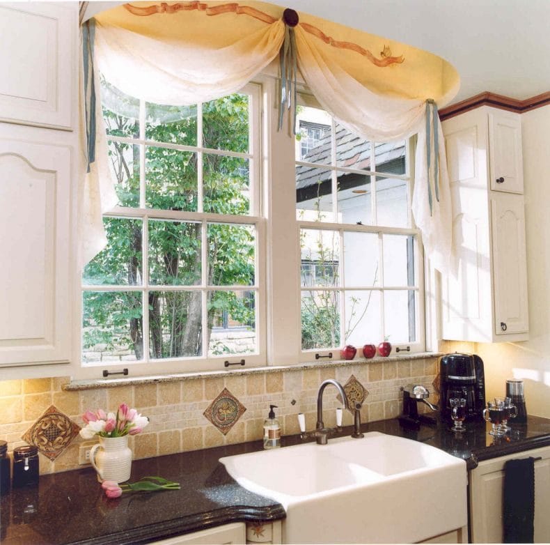 Короткие шторы в дизайне кухни (90+ фото) #30