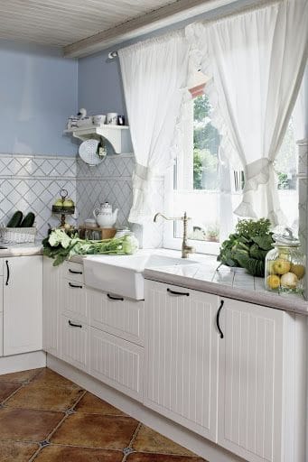 Короткие шторы в дизайне кухни (90+ фото) #48