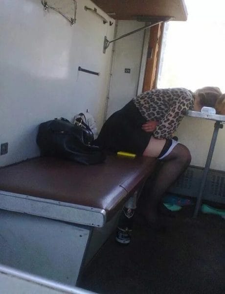 130 приятных женских фото из поезда #25