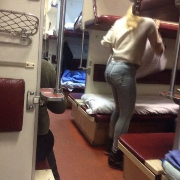 130 приятных женских фото из поезда #123