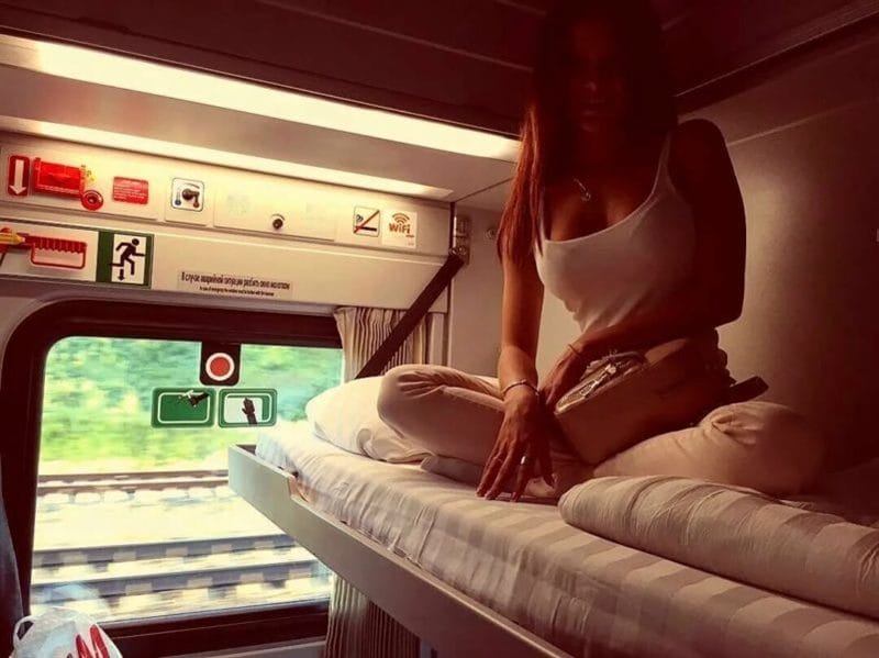 130 приятных женских фото из поезда #51