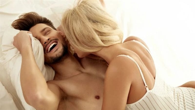 70 страстных фото девушки и парня в кровати #40