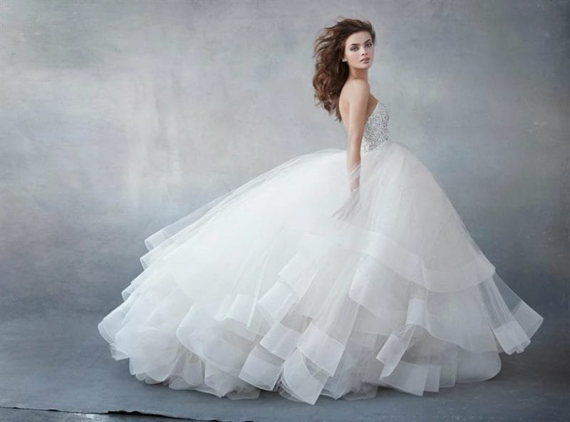 Модные свадебные платья 2023: 110 фото #59
