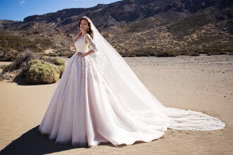 Модные свадебные платья 2023: 110 фото #74