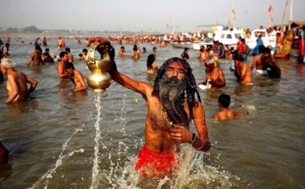 Почему в Индии продолжают пить из самой грязной реки в мире #8