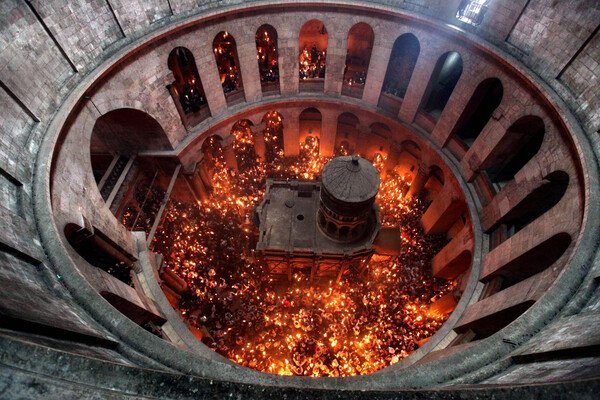 Почему благодатный огонь сходит только на православную Пасху #3