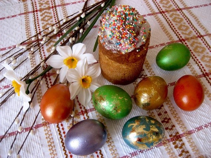 Красят ли яйца на Радоницу и можно ли печь куличи #1