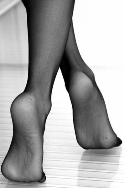 Красивые женские ступни: 75 фото