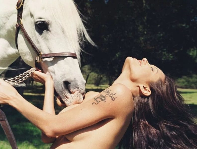80 ярких фото женщин с лошадьми