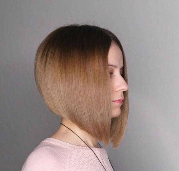 Стильные тренды стрижек и причесок на средние волосы для женщин 2023 года