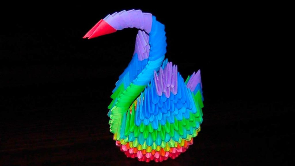 Разноцветный модульный лебедь оригами (маленький)