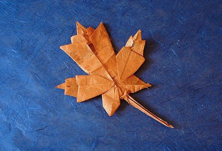 Пошаговая инструкция по сборке сахарного кленового листа в технике оригами
