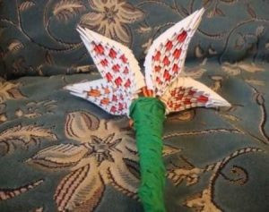 Хрупкая лилия оригами