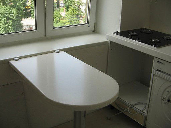 Откидной стол для маленькой кухни свободный край на стальную ножку