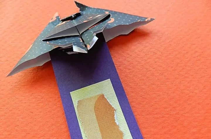 Соберите закладку оригами в виде летучей мыши