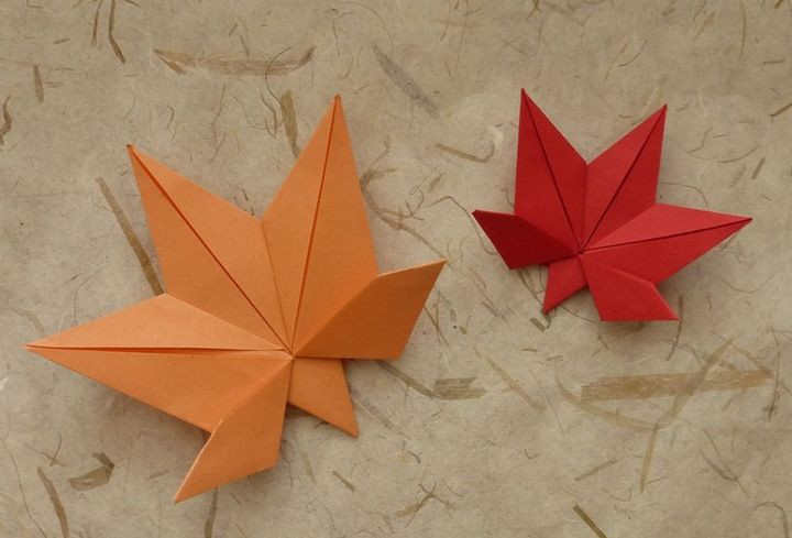 Пошаговая инструкция по сборке кленового листа в виде ладони оригами
