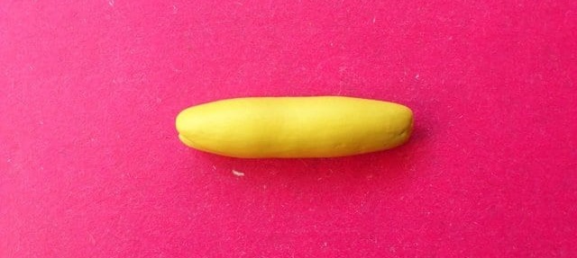 Лепка банана из пластилина