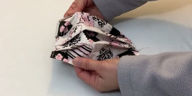 Как сшить медицинскую маску своими руками: сшиваем края деталей