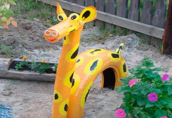 жираф из покрышек