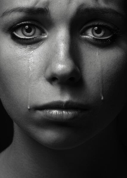 Картинки плачущей девушки на аву (100 фото) #19