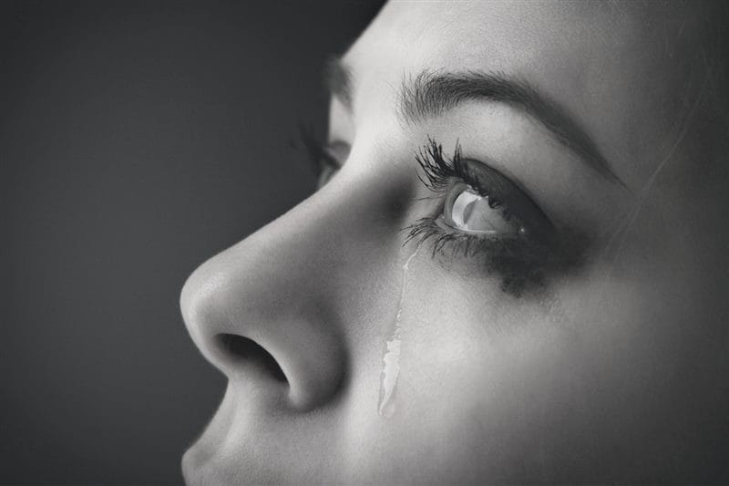 Картинки плачущей девушки на аву (100 фото) #36