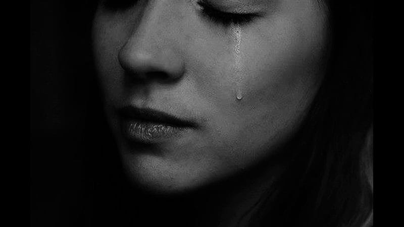 Картинки плачущей девушки на аву (100 фото) #45