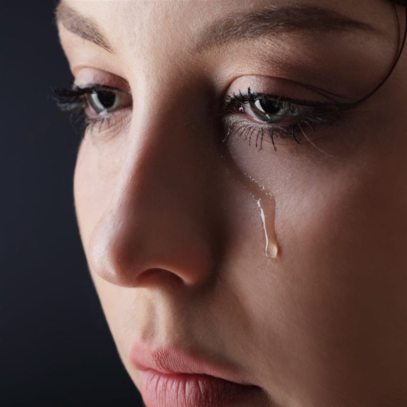 Картинки плачущей девушки на аву (100 фото) #32