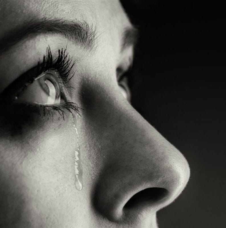 Картинки плачущей девушки на аву (100 фото) #44
