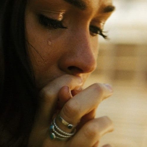Картинки плачущей девушки на аву (100 фото) #24