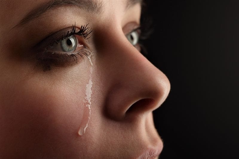 Картинки плачущей девушки на аву (100 фото) #17