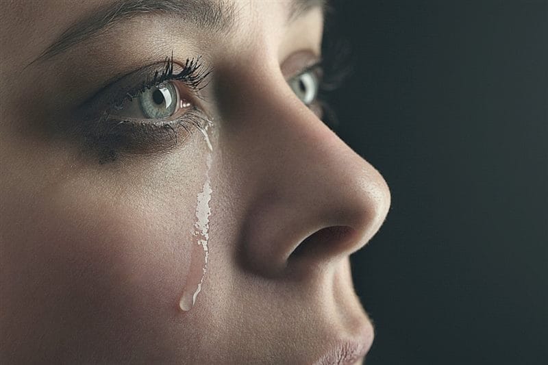 Картинки плачущей девушки на аву (100 фото) #60