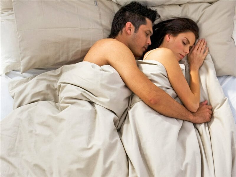 Картинки пары спят в обнимку (100 фото) #17