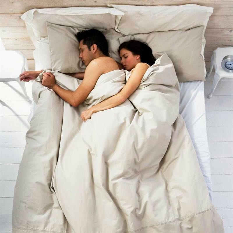 Картинки пары спят в обнимку (100 фото) #77