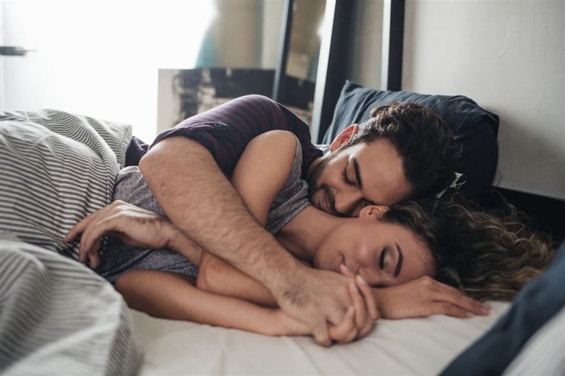 Картинки пары спят в обнимку (100 фото) #44